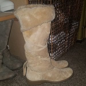 Tan Furry Boots!